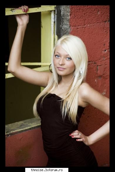 surorile shok !!! (+18) personajul 1:este fata mai nebuna dintre shok" nume ani place